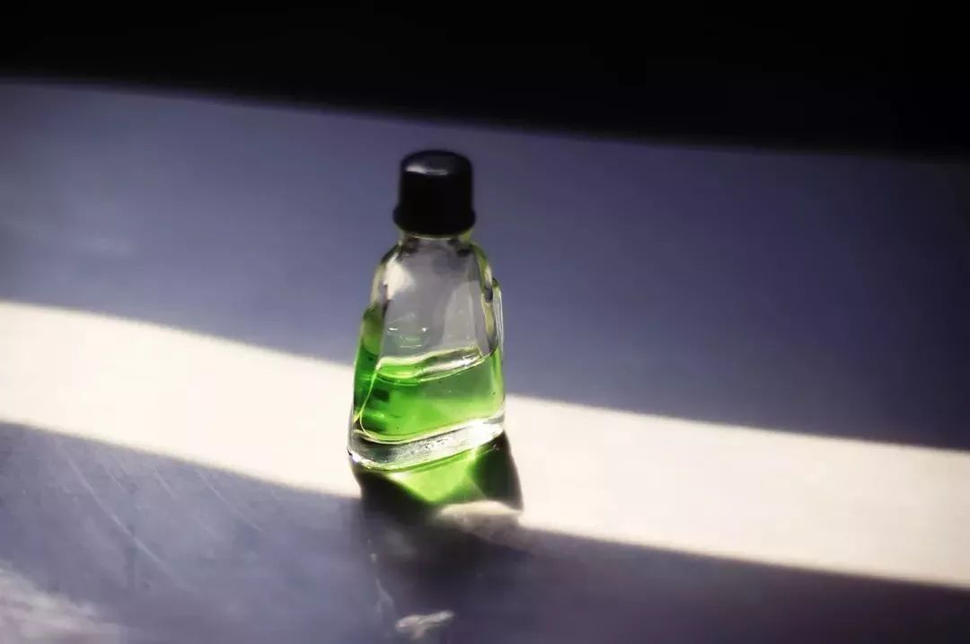 婴儿闻风油精一晚上有伤害吗,风油精宝宝闻了会对身体有伤害吗