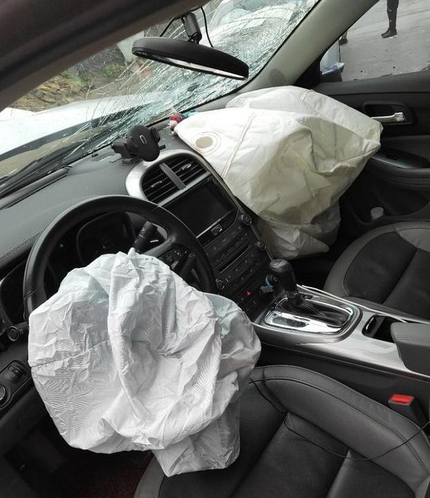 雪佛兰迈锐宝xl和朗逸哪个好,雪佛兰迈锐宝碰撞视频