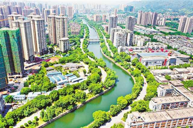 游品龙门阵：重庆平均工资出炉，铜梁站开建，来福士观景台开放