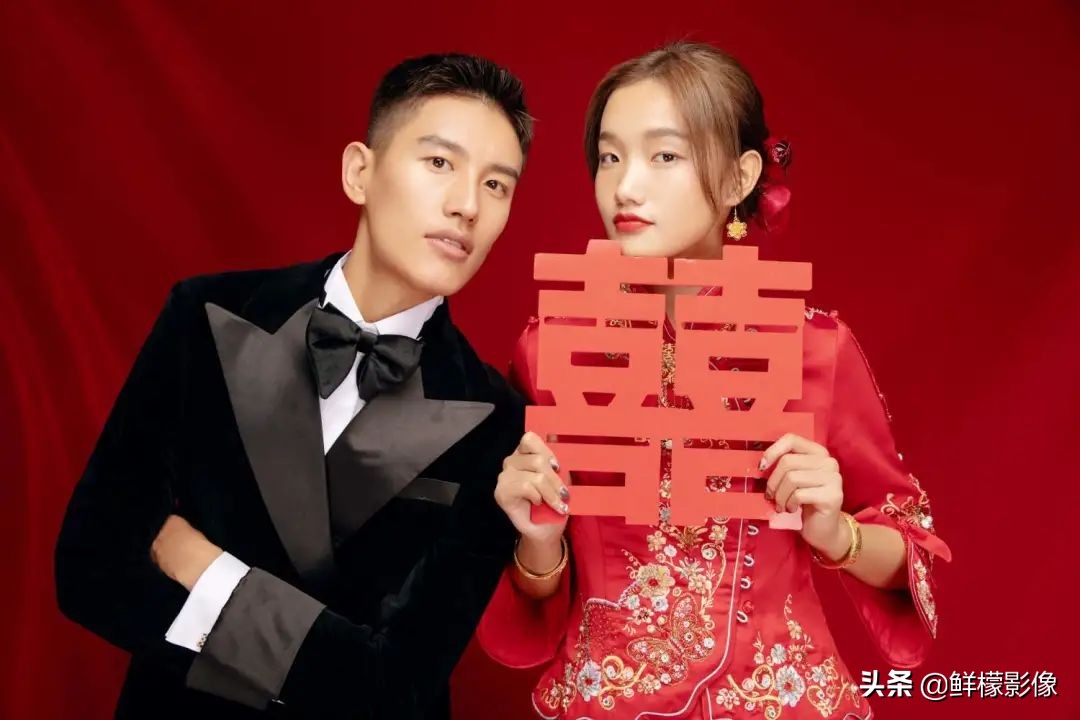 结婚纪念照怎么拍最美,穿黑色衣服拍结婚证件照好看吗