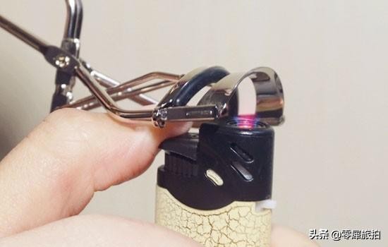 化妆新手怎么夹睫毛和刷睫毛膏刷睫毛膏方法教程