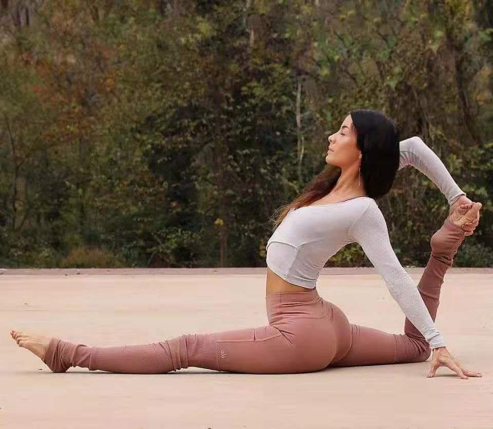 拉伸小腿后侧体式,空中瑜伽大腿后侧拉伸体式