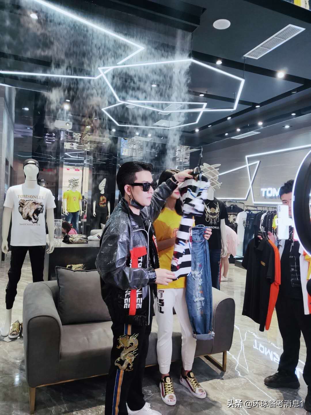 “快手奢侈品达人”与“全球超模形象大使”走进重庆直播带货