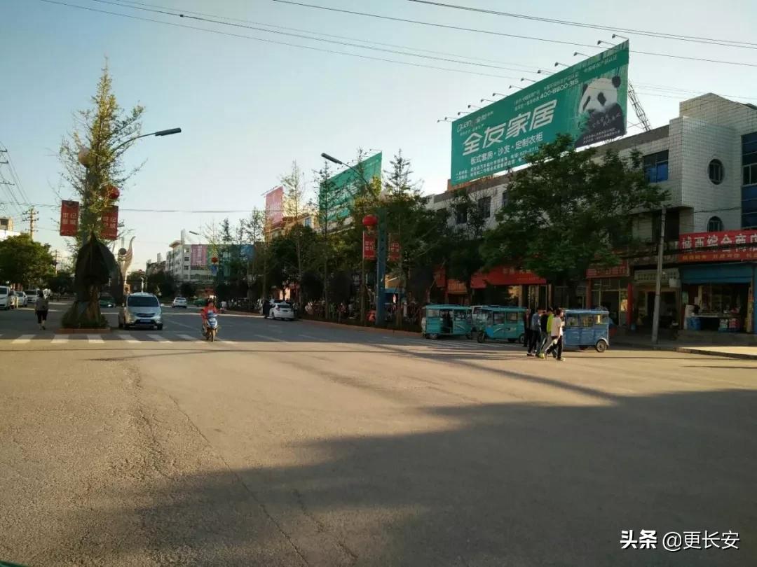 一个县城青年的“月薪过万”面具被撕掉后