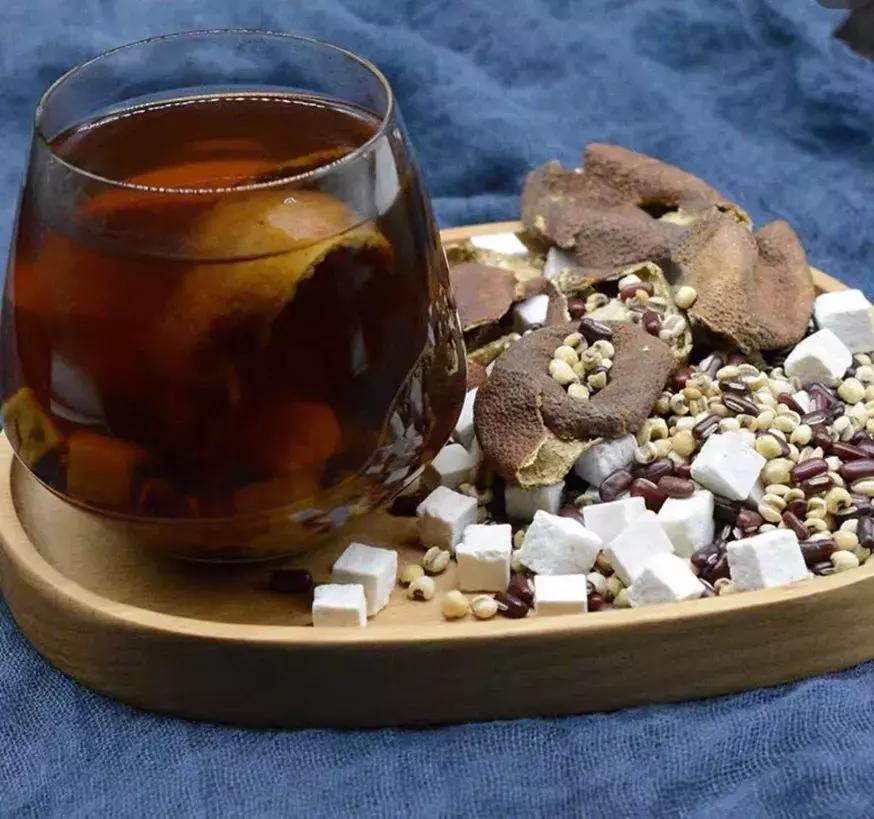 夏天就要心机露肤才更显瘦,又到了夏天露腿露肩的季节