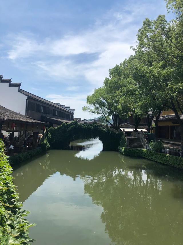 听戏享受这悠闲时光,听戏喝酒自在逍遥