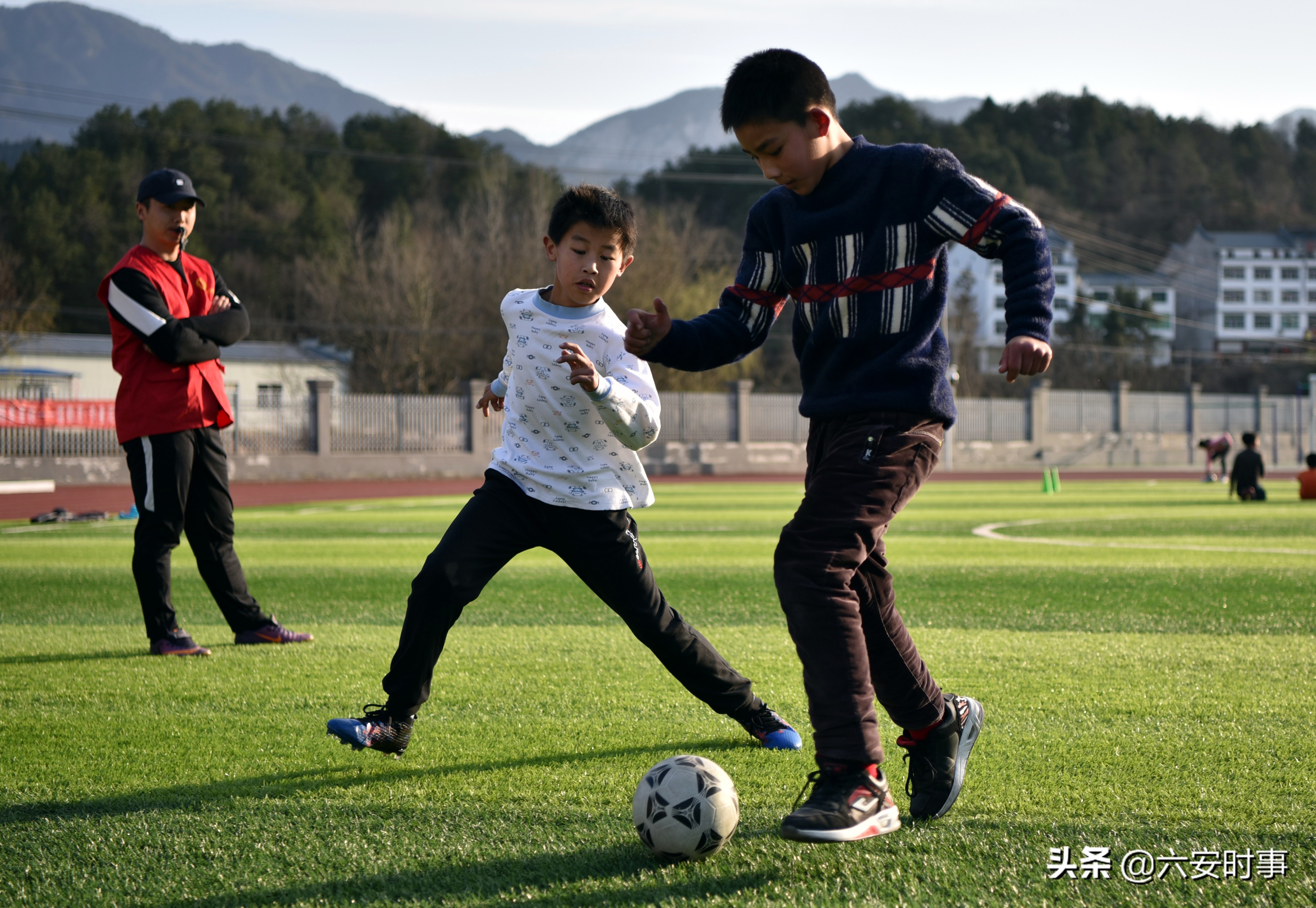 宿州市志愿者开展培训,志愿者来到小学传承雷锋精神