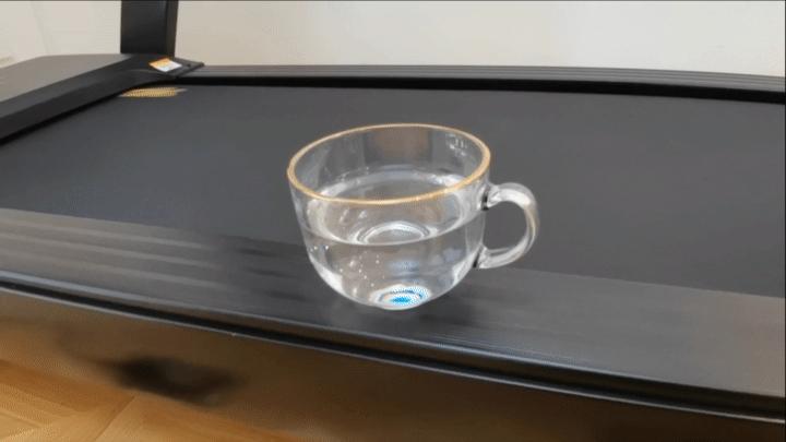 跟着小姐姐一起锻炼,跑步机推荐家用锐步