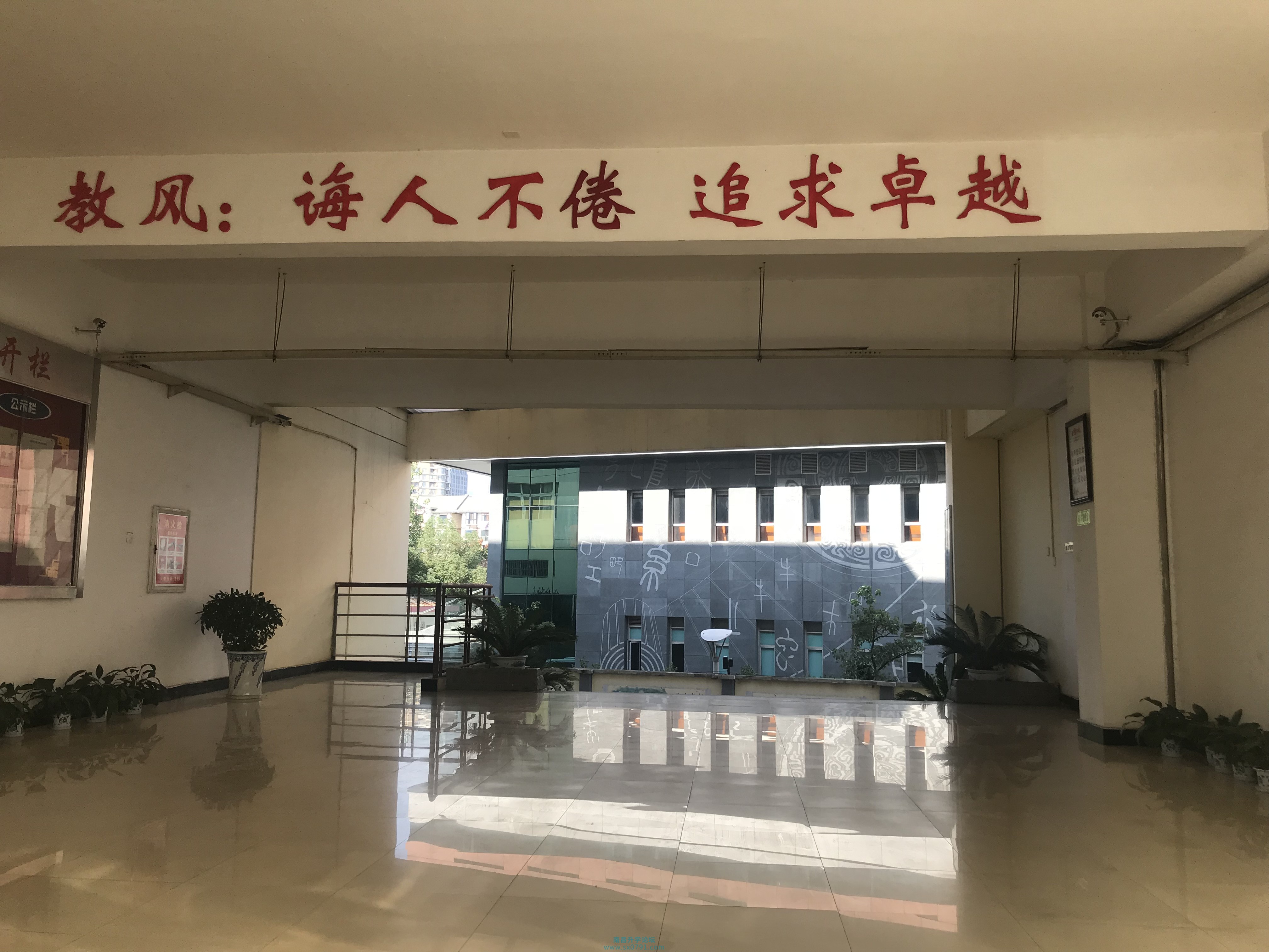 走进校园小学生们的笑容天真烂漫,走进南昌红谷滩新区实验学校