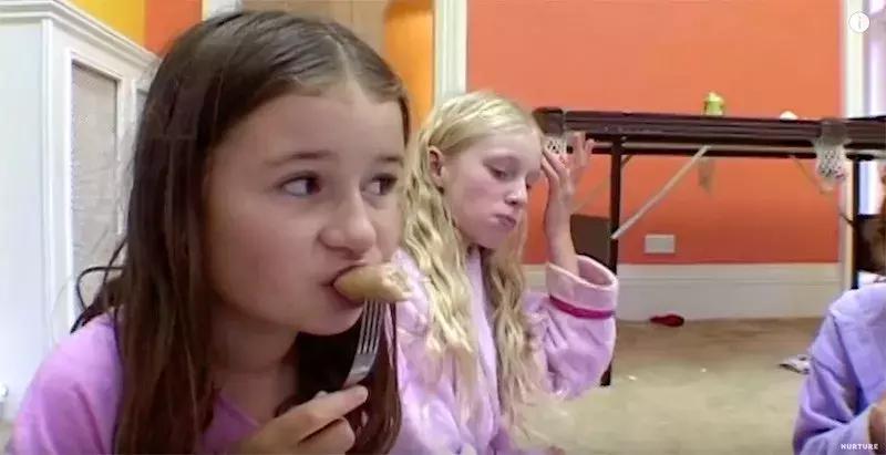 没有大人管的小孩子,没有大人管的孩子