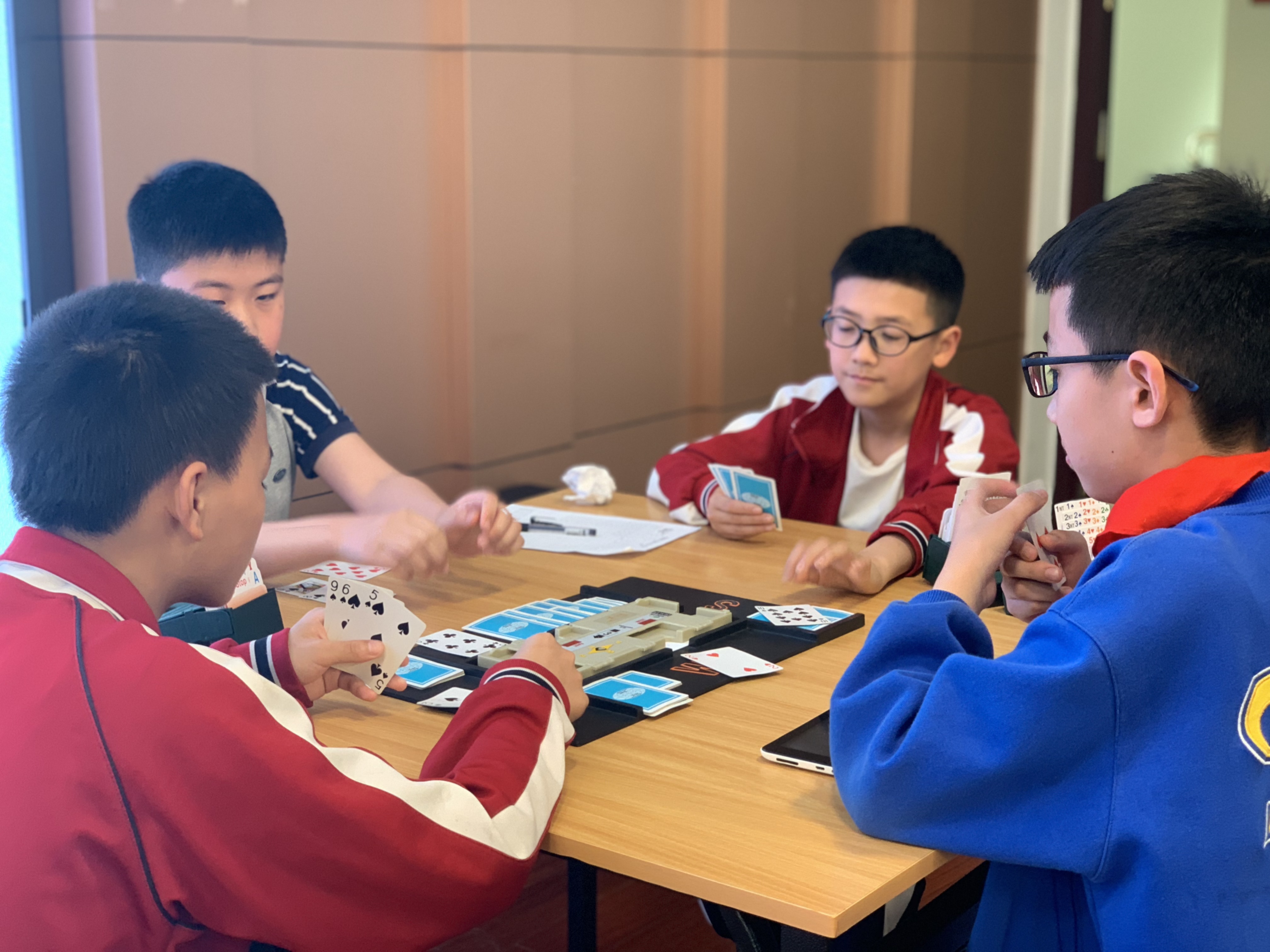 让孩子们自由奔跑和跳跃,让孩子痛快的奔跑