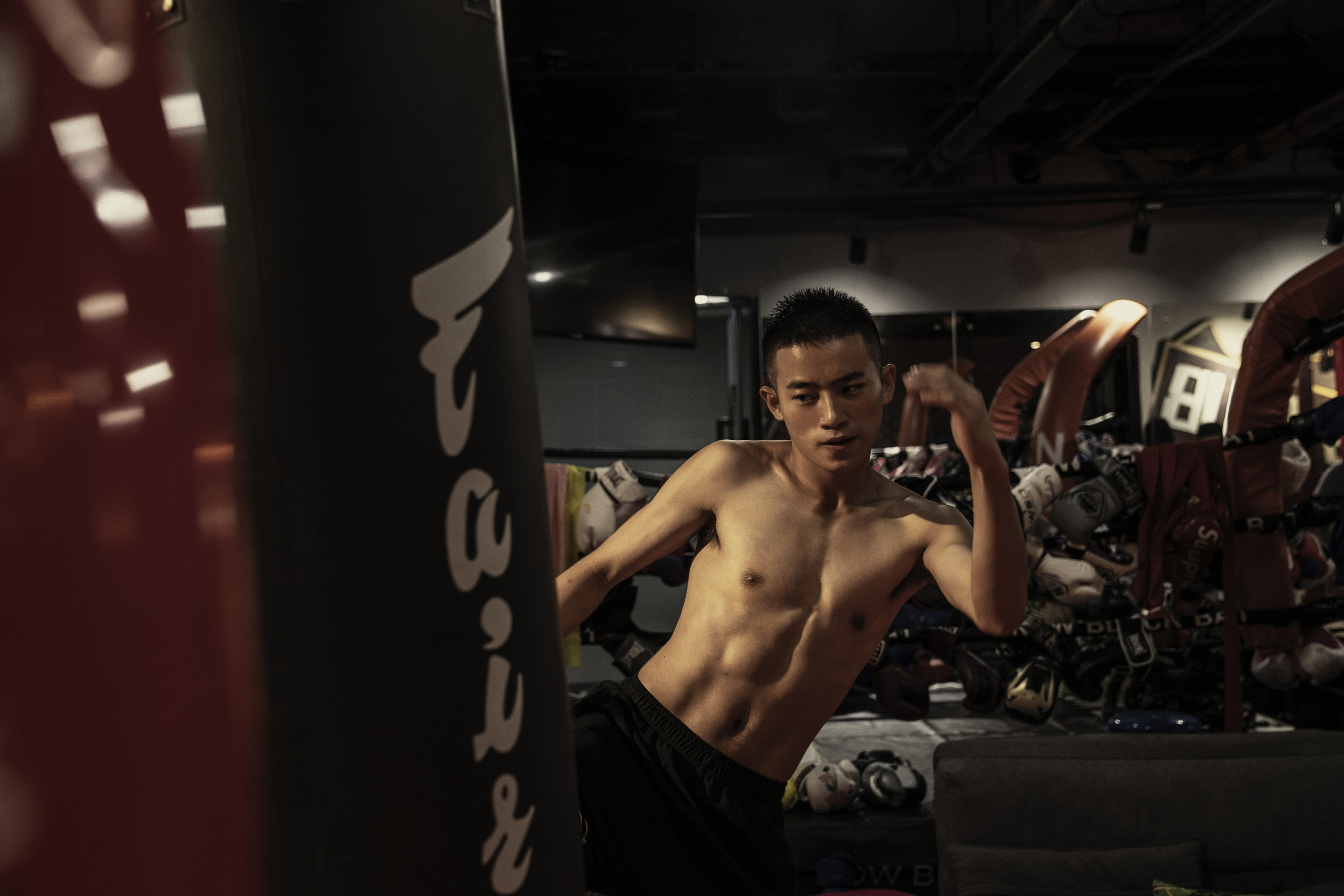 周政杰拳击写真荷尔蒙满满动作霸气充满魅力