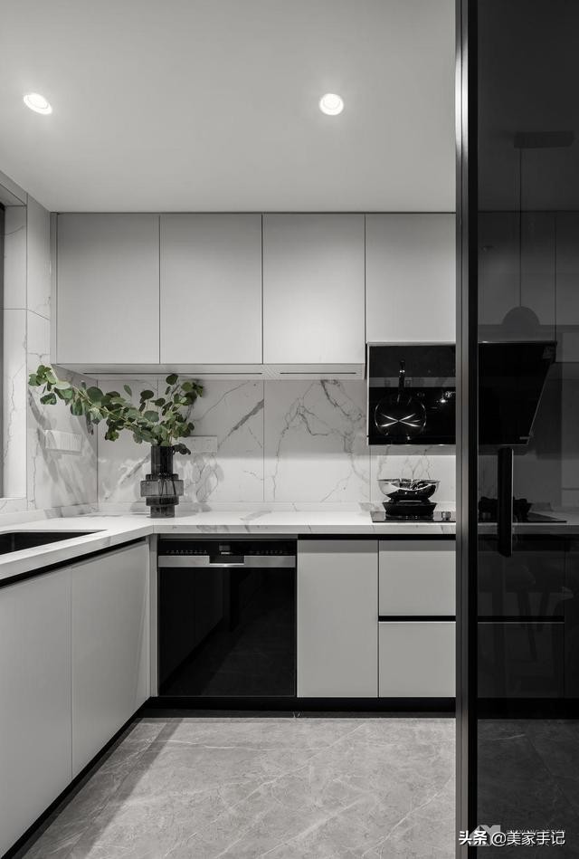 电视墙柜子美观实用大气,深圳夫妇全屋打柜子