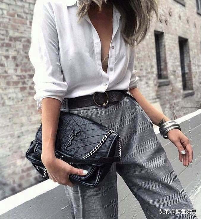 将独有的艺术文化融进产品之中,把艺术创作融入到衣服里