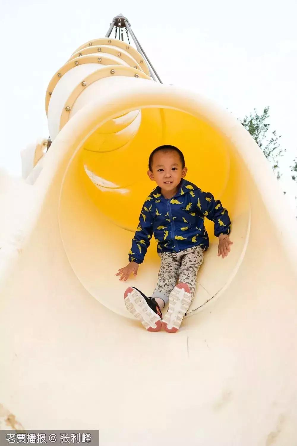 哪个公园好玩又免费又滑滑梯,半圆滑梯攀岩公园