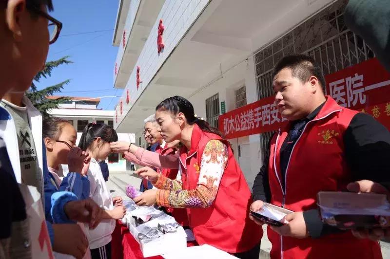 情系家乡传递爱心,情系灾区传递温暖