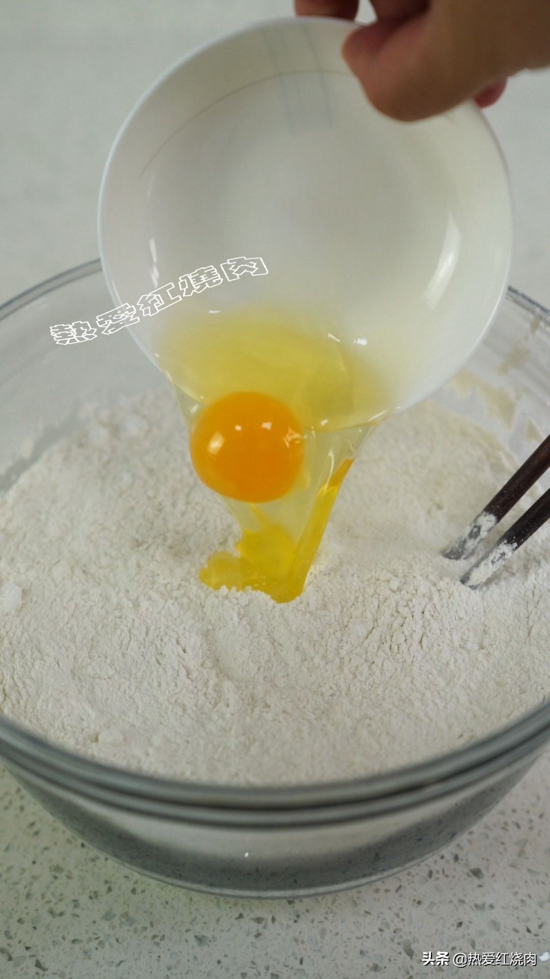 面粉别总是蒸包子,面粉加鸡蛋蒸馒头最简单的做法