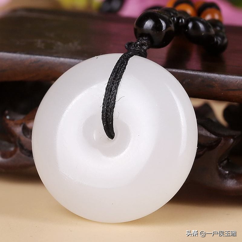 张冠李戴否认了事物的特殊性,张冠李戴与偷换概念的区别