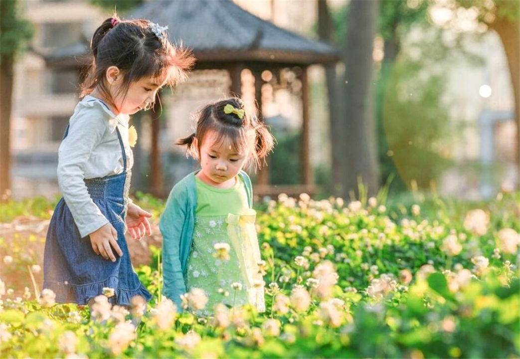 青春期的女孩怎么教育和沟通,怎么培养4岁女孩自信