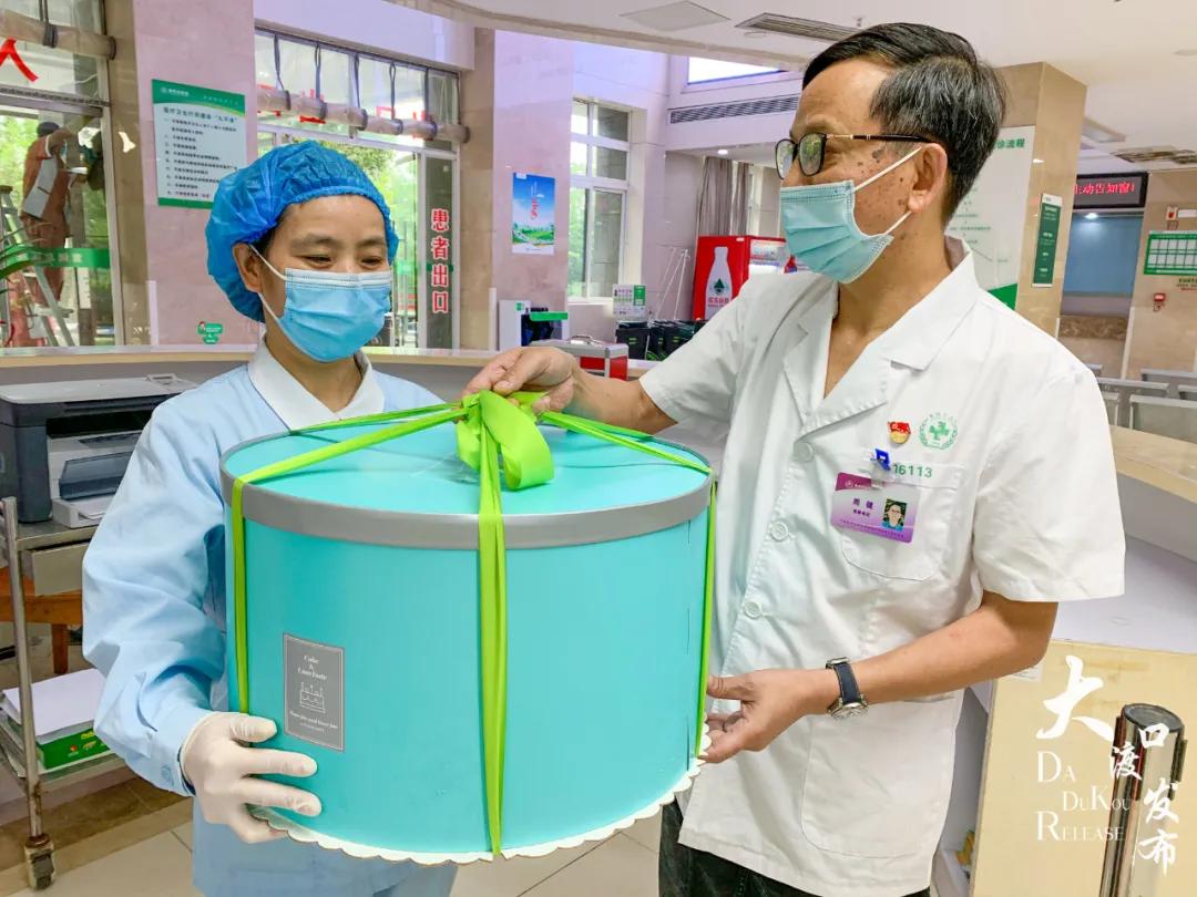 中国医师节致敬基层医务工作者,中国医师节致敬所有医护人员