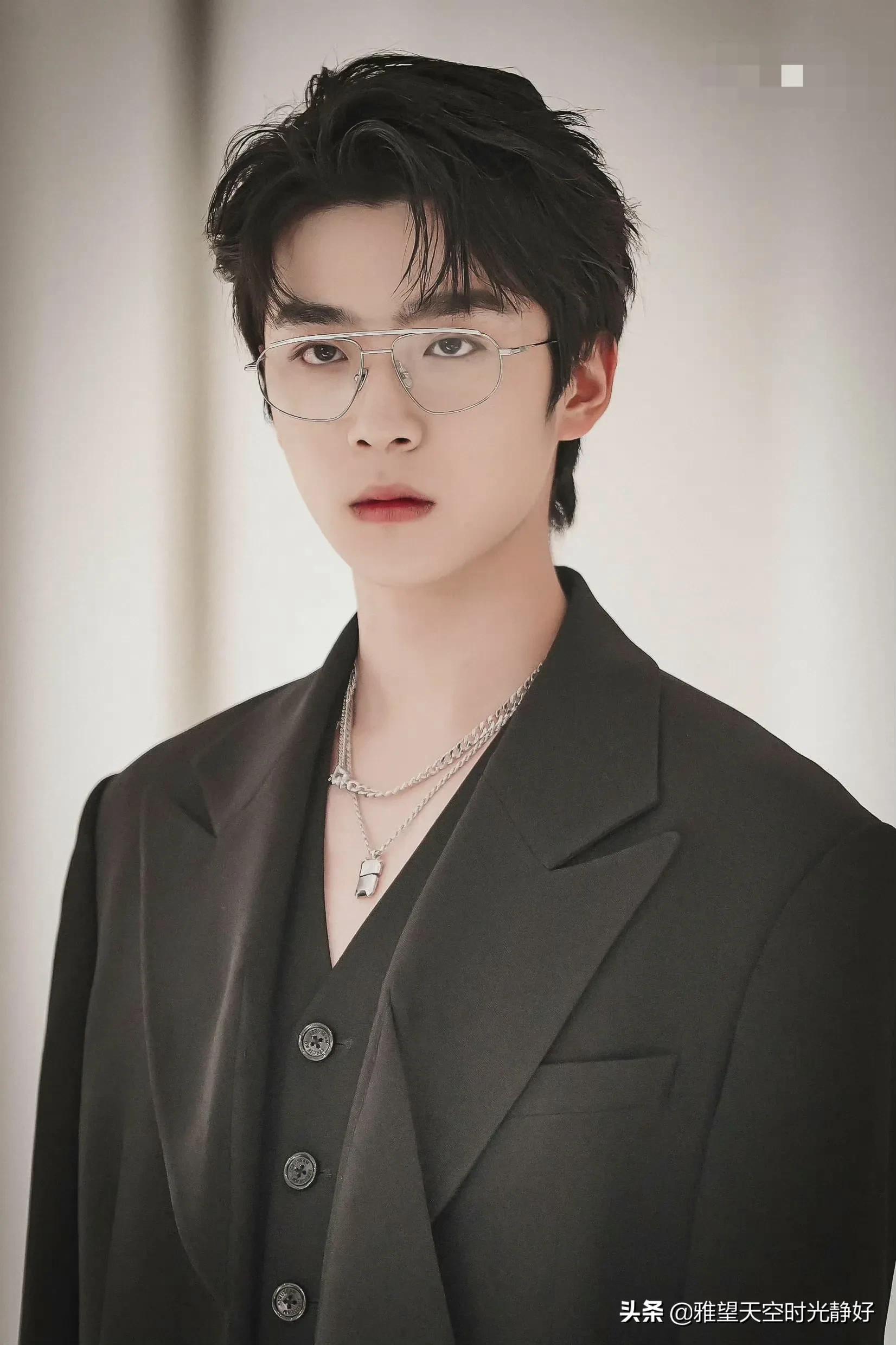 盘点国内男明星眼镜杀高清写真照斯文帅气沉稳内敛雅致贵气