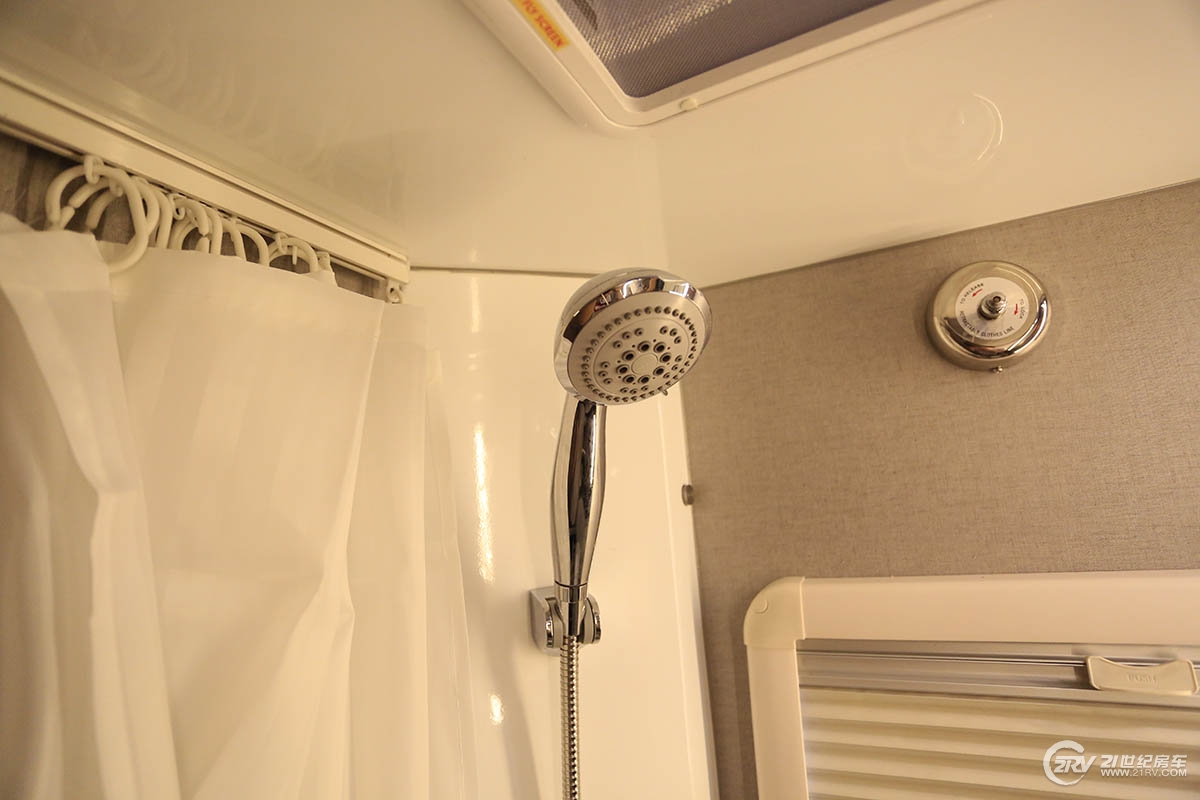 中天房车新季风畅游款,最新版的大通t型房车价格