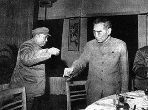 三位上将不想跟*世友许**一起吃饭,管理科长一番话,骗走*世友许**