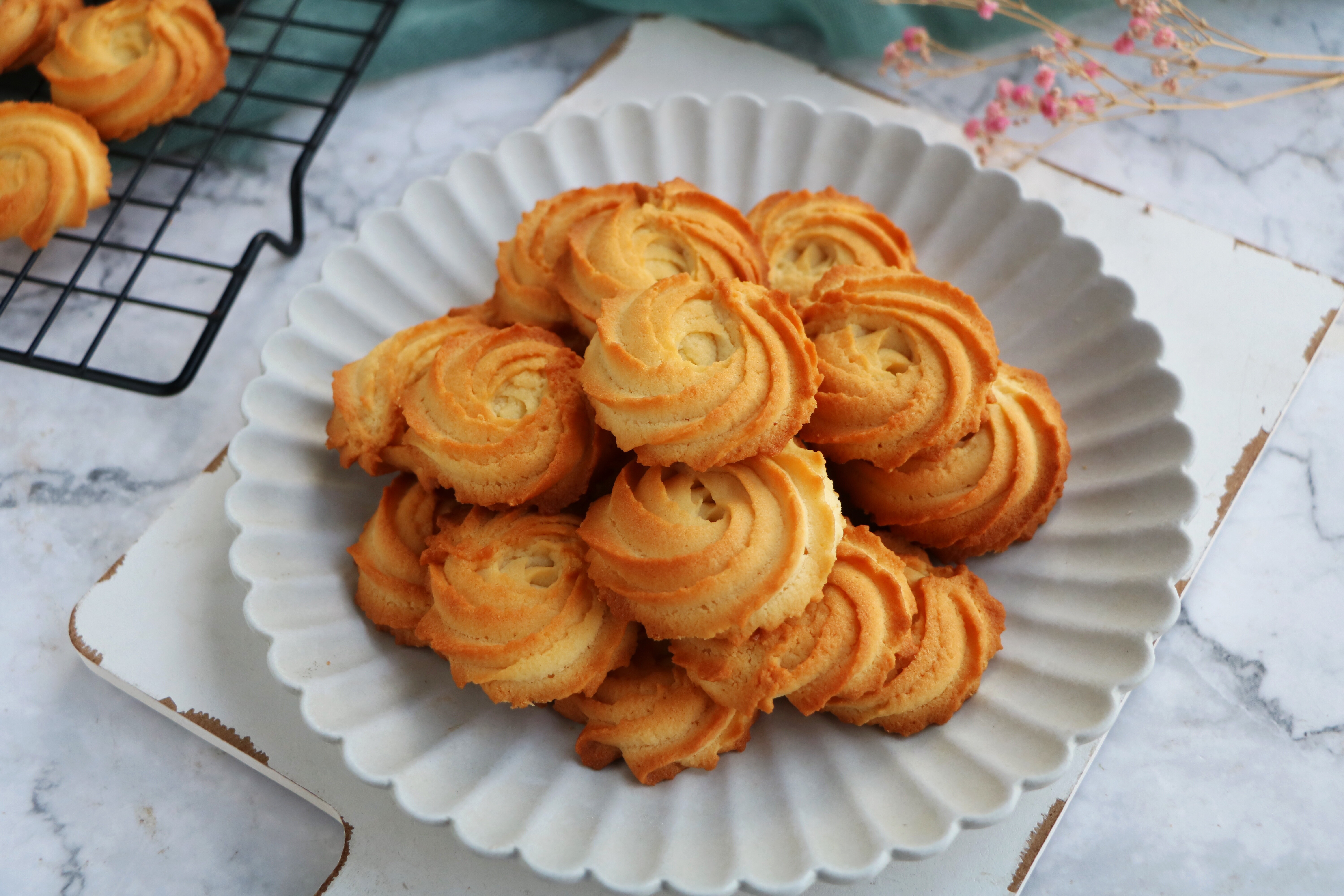 简单曲奇饼干做法不用低筋面粉,怎么做简单又方便懒人的曲奇饼干