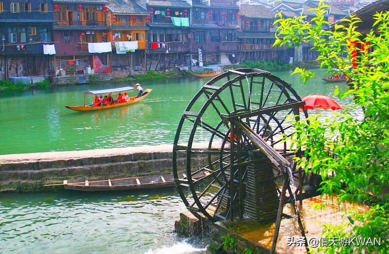 边城：沈从文笔下的湘西,沈从文在边城中对沱江的描写