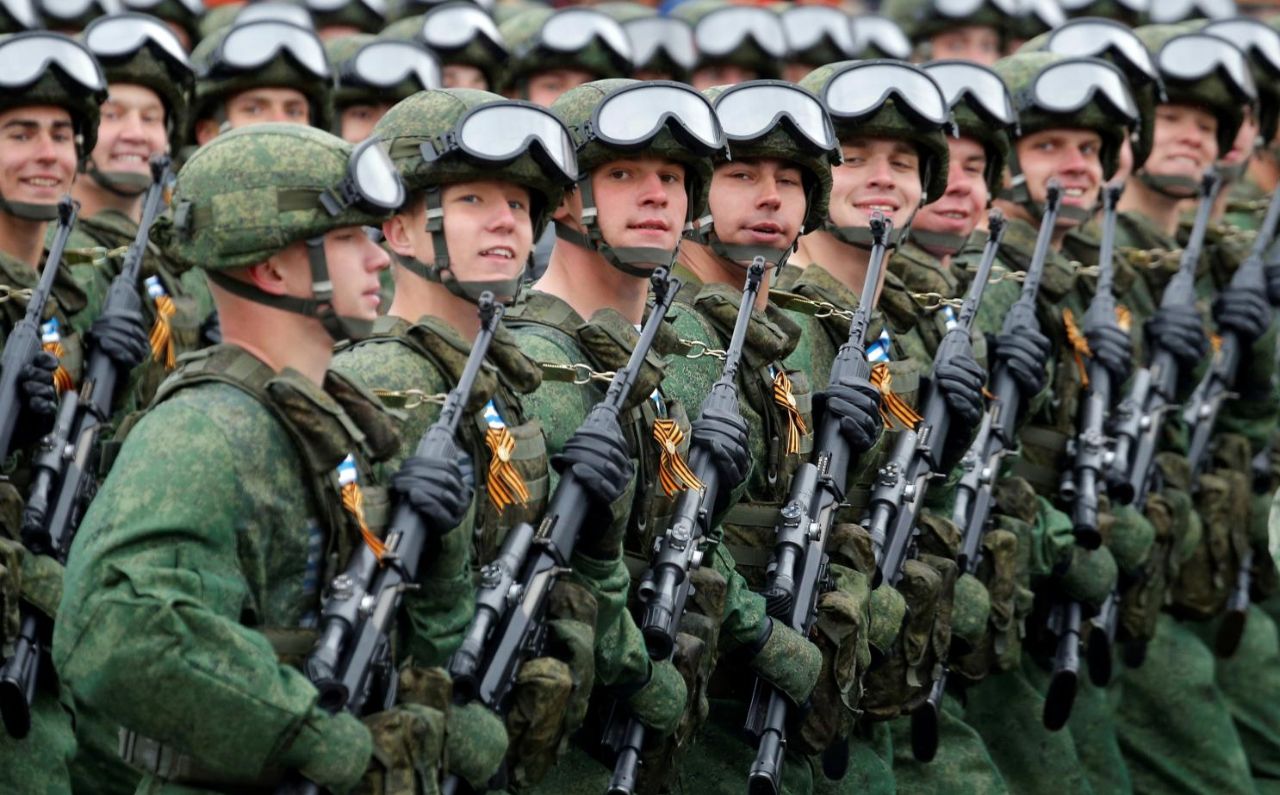 俄雇佣兵拿出一个小玩意，打得乌克兰抬不起头，美：从哪买的？