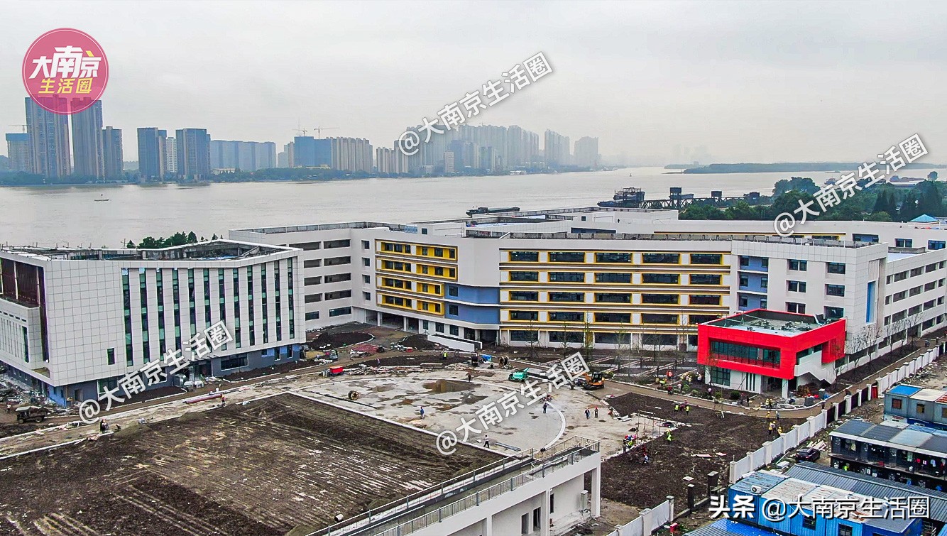 南京迎来一所能看江景的小学,但旁边规划的中学有点头疼