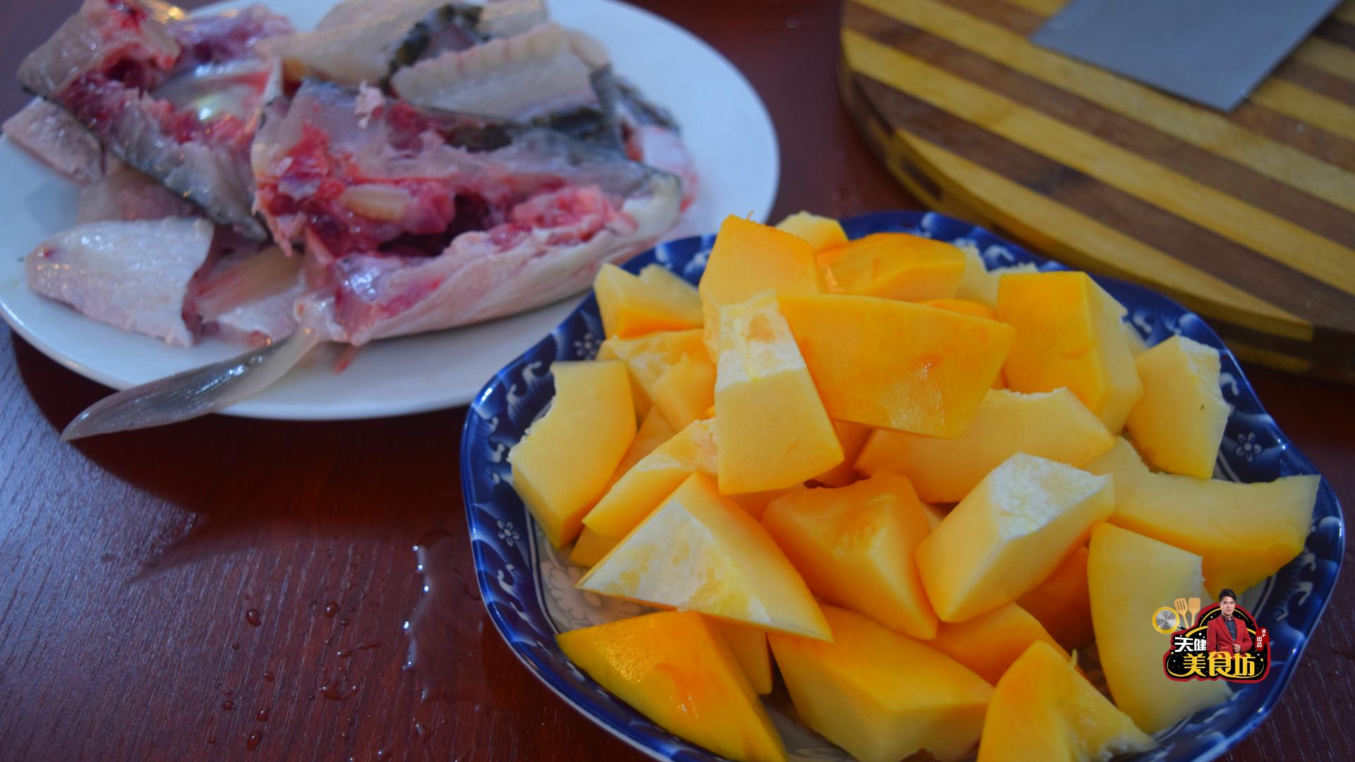 草鱼丸子的家常做法大全视频,草鱼丸子加什么菜最好吃