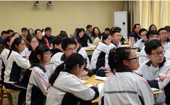 解决职校学生上课睡觉关键一招：把企业搬进学校，让学校走进企业