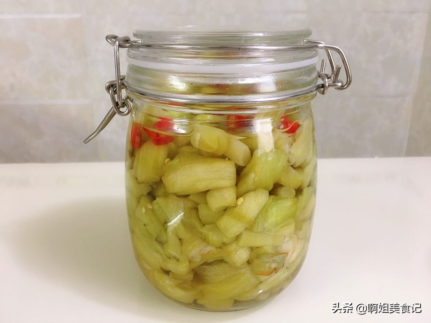 七月，我家早餐天天吃它，酸辣开胃，做一罐吃半年