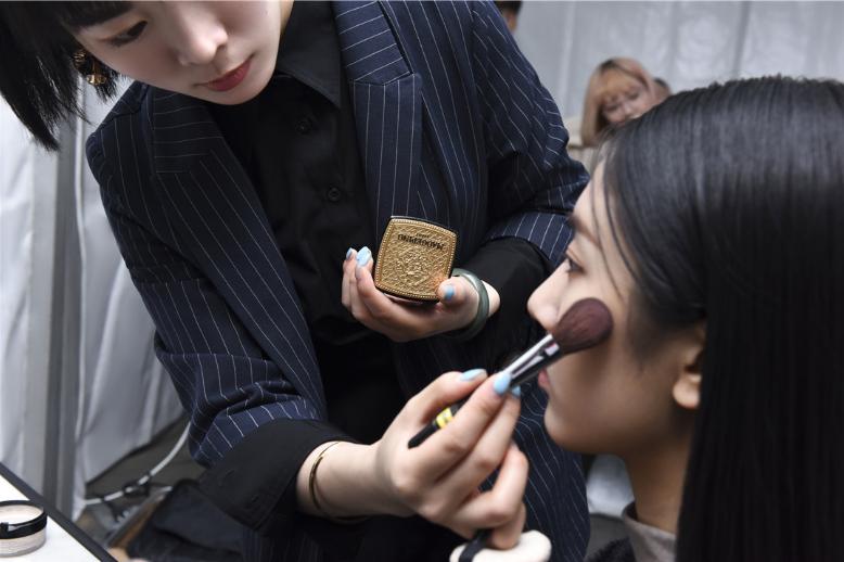 学彩妆怎么就业,学彩妆最好的方法视频教程