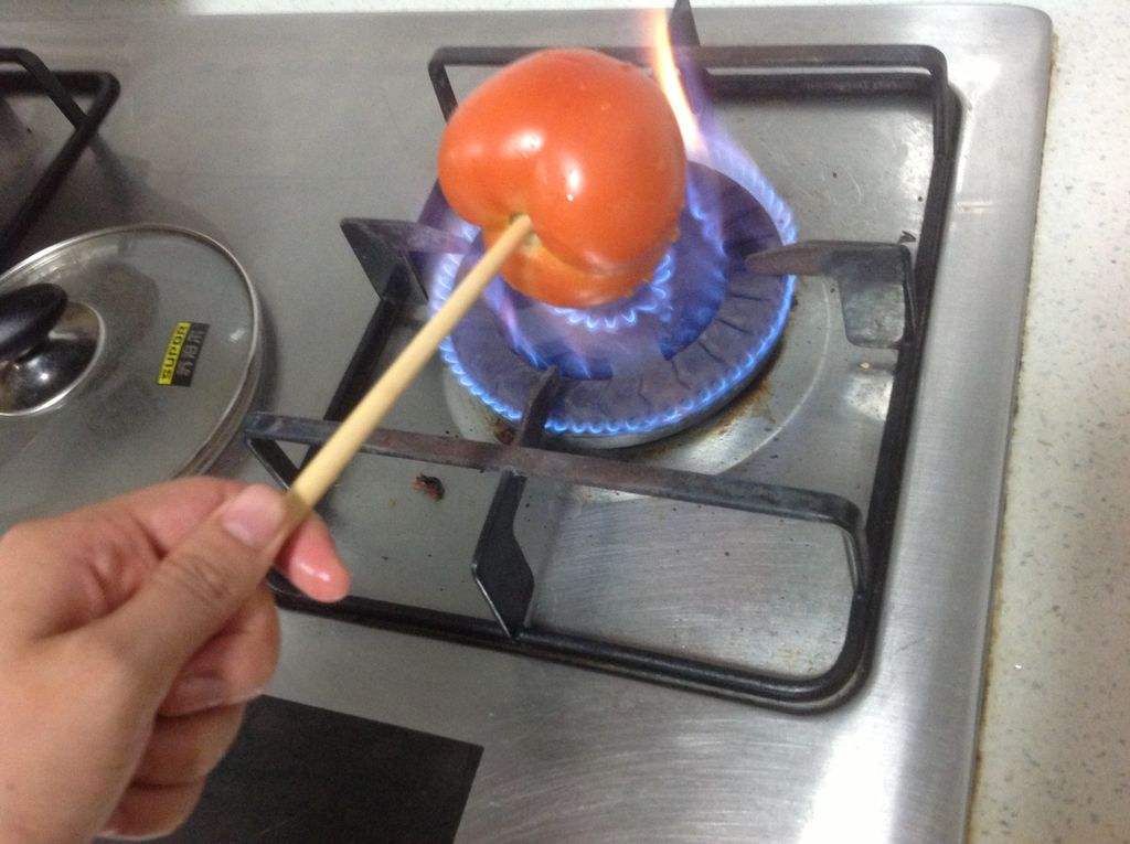 西红柿去皮开水下锅还是冷水下锅,西红柿怎么快速去皮不冷冻