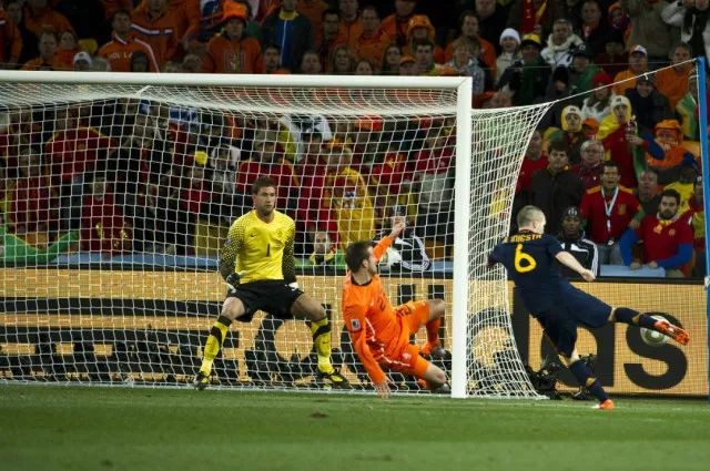 齐达内看梅西比赛巴萨,巴萨6号8号是谁