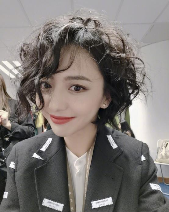 佟丽娅新发型蛋卷发,佟丽娅发型短发同款