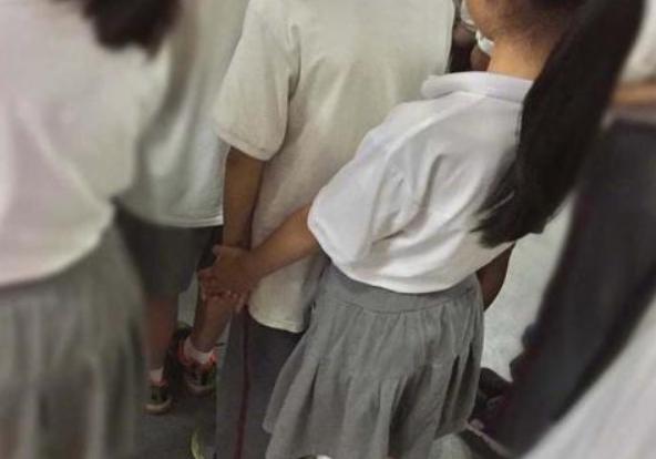 孩子学亲嘴怎么教育,怎么正确引导孩子亲嘴