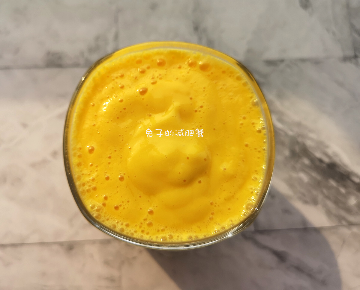 芒果里加2盒酸奶，一切一拌，无油无糖，孩子每天喝1杯，能量满满