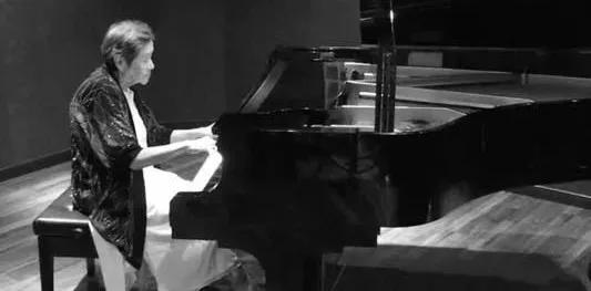 88岁老人钢琴弹奏梁祝,88岁老人弹奏梁祝视频