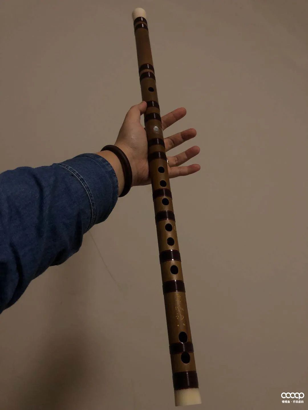 短发超飒小姐姐，玩串儿不贵也精致，骑起车来，帅翻天