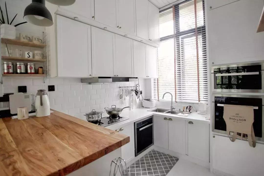 为了女儿买76㎡学区房，改造后竟被隔出8间房！客厅就有40㎡