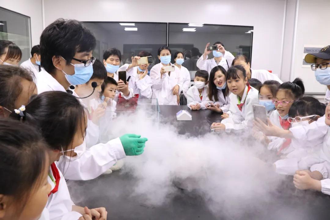 湘府英才向日葵中队走进源品干细胞科技园，开启生命研学之旅