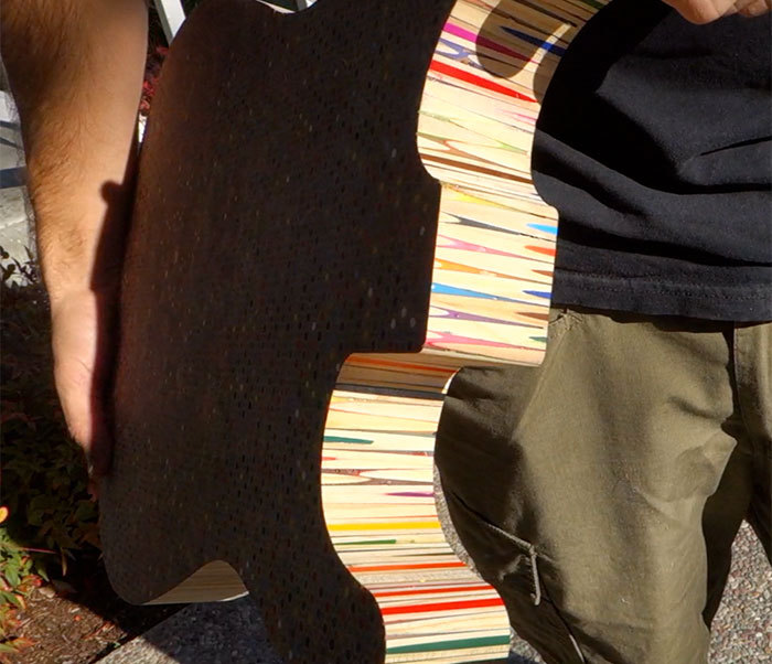 酷！外国小伙用1200支铅笔做了一把史诗般的定制吉他