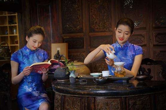 美丽空姐、微笑服务、民族服饰，最具特色航空公司：昆明航空