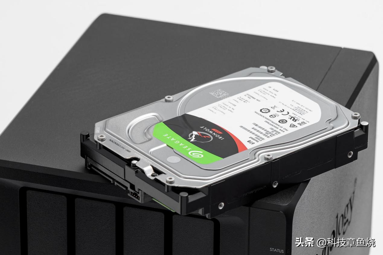 nas硬盘选cmr还是pmr,硬盘pmr和smr及cmr的区别