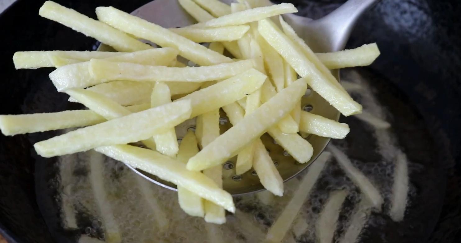 肯德基薯条最正确的制作方法,肯德基薯条是怎样制作的