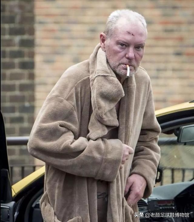 破产酒鬼的球鞋拍卖值6万,加图索的恩人名字成为香港路名