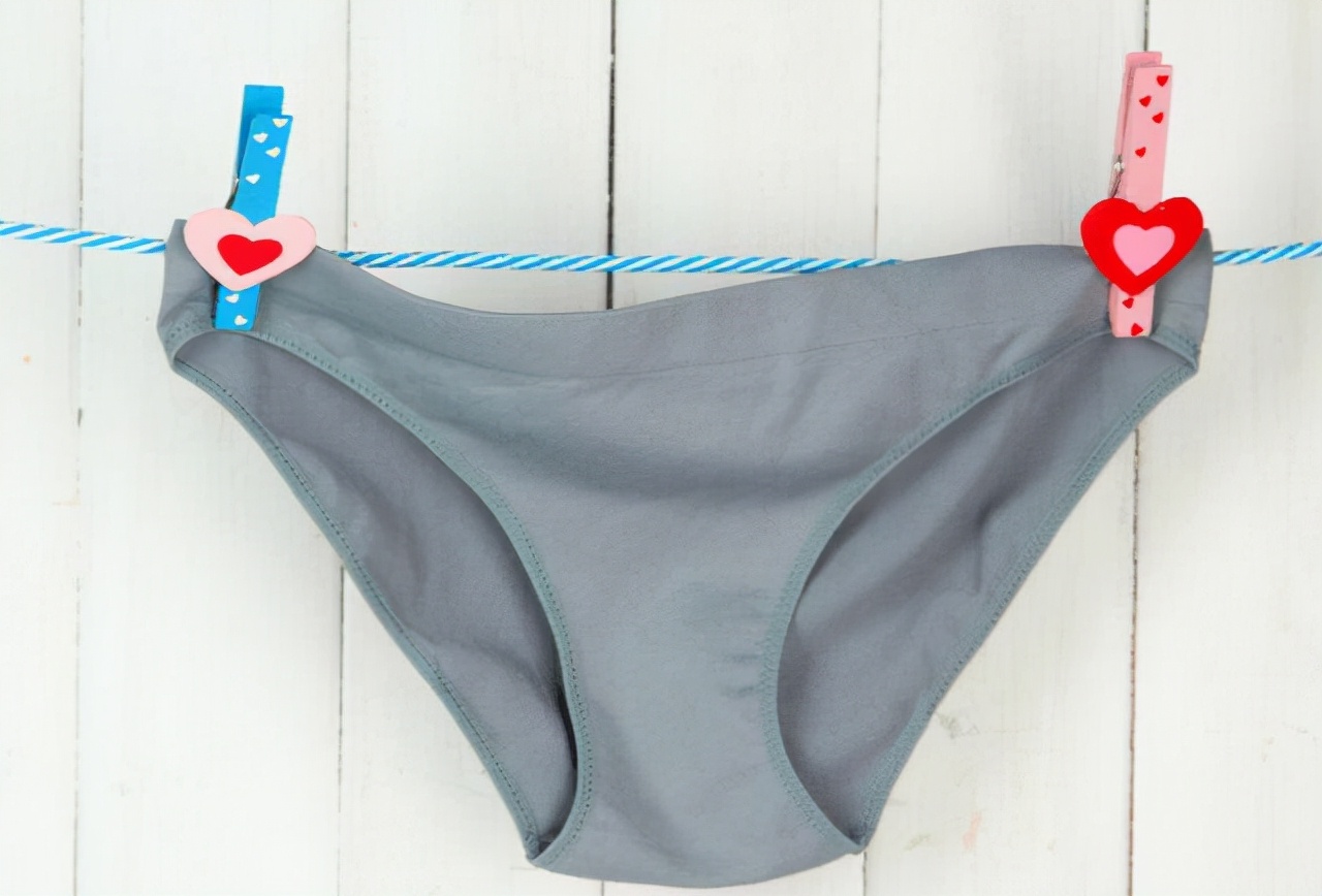 女裤上发黄有异味什么原因,裤衩发黄发硬怎么洗的妙招